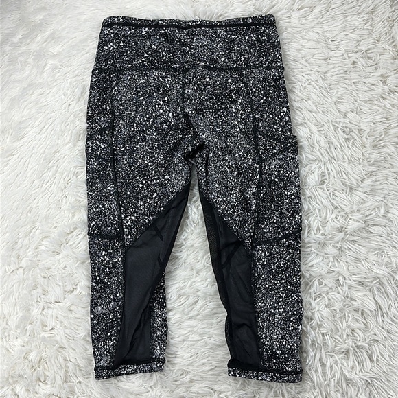 Lululemon Outrun 17" Crop Splatter White Black / Black - Picture 7 of 9